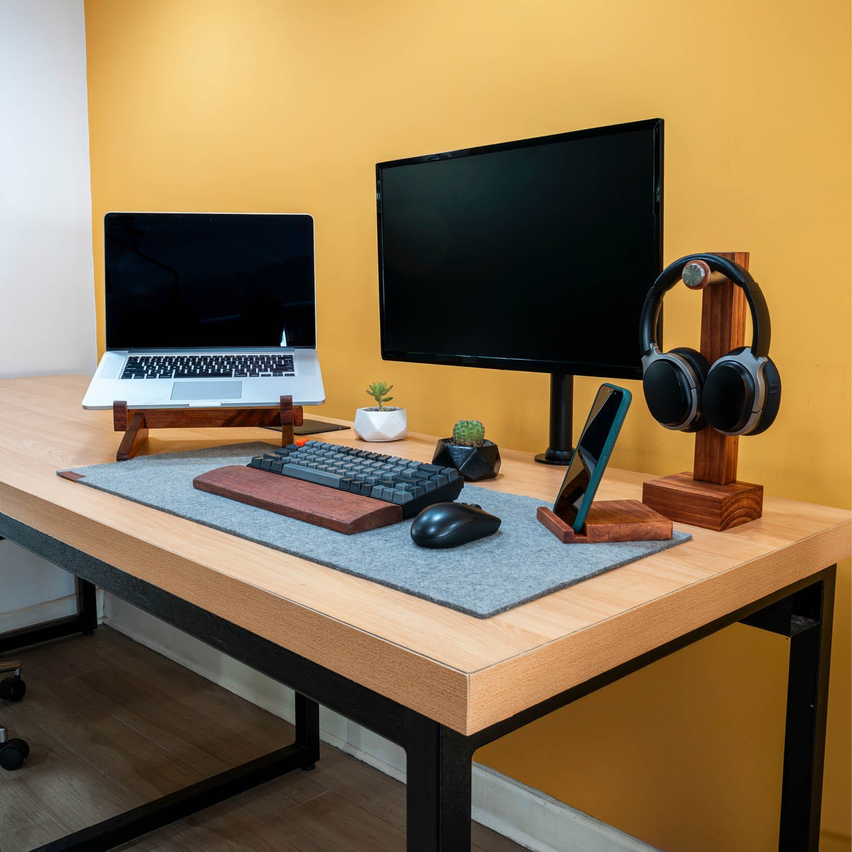 Technology & Accessories