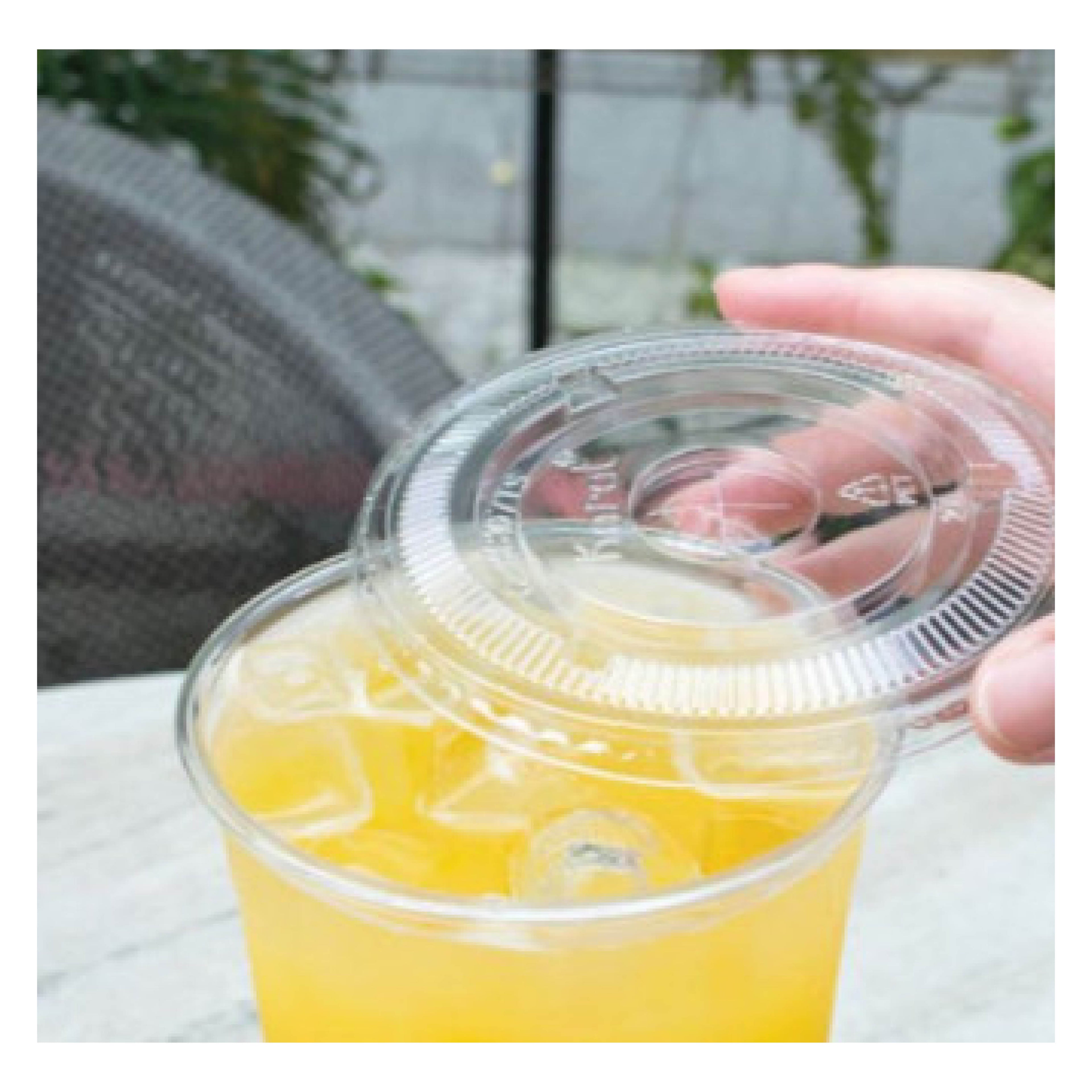 Karat KRTCKC107TS PET Flat Lid with Straw Slot, Fits 32 oz Cold Cups, Clear, 500/Carton